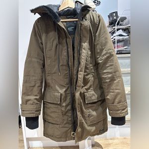 OLIVE ARITZIA PARKA - MEDIUM